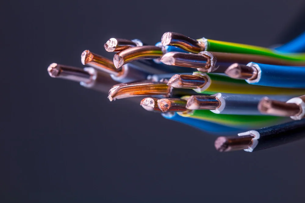 Какие отличия между кабелем и проводом?