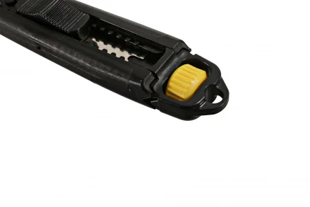 Нож 18мм с обрезиненным корпусом дополнительный фиксирующий винт лезвие сталь SK2 0.7мм Sturm HK1076-08-01