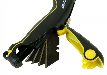 Нож строительный с трапециевидным лезвием сталь SK2 TPR рукоятка 4 дополнительных лезвия Sturm HK1076-01-P2